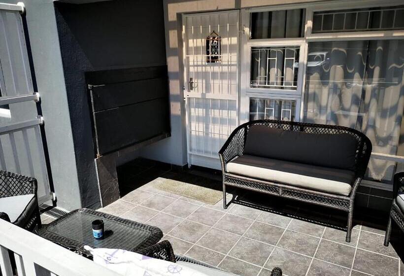 Apartamento 1 Dormitório, Suidersee Block 2, Hartenbos