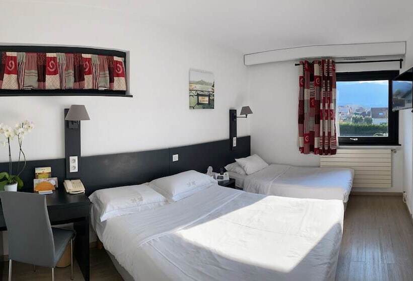 Номер Стандарт Трехместный, Logis Hôtel Annecy Nord / Argonay
