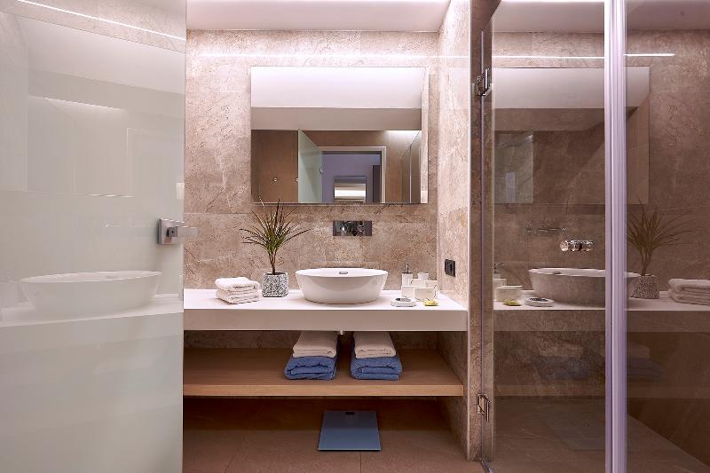 Номер Стандарт Трехместный, Logis Hôtel Annecy Nord / Argonay