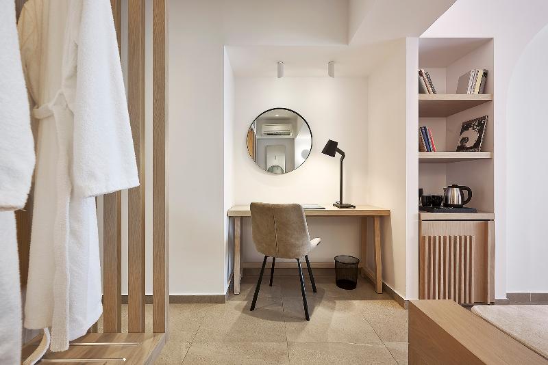 Номер Стандарт Трехместный, Logis Hôtel Annecy Nord / Argonay