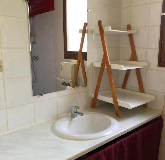 Дом 2 Спальни, Hôtel Les Persèdes