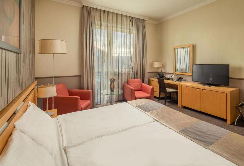 Номер Deluxe, Mamaison Hotel Andrassy Budapest