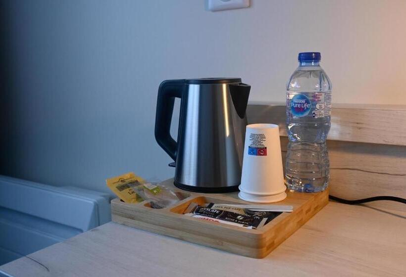 Номер Стандарт Трехместный, Logis Clermotel   Hôtel & Restaurant