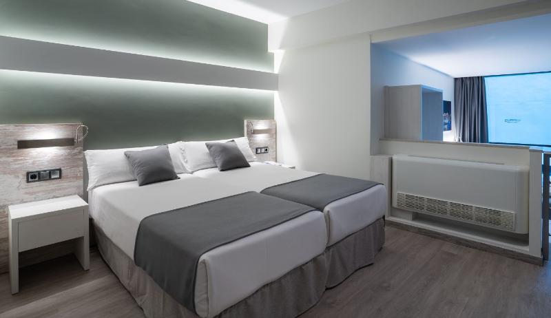 Номер Стандарт Трехместный, B Hotel Troyes Aéroport