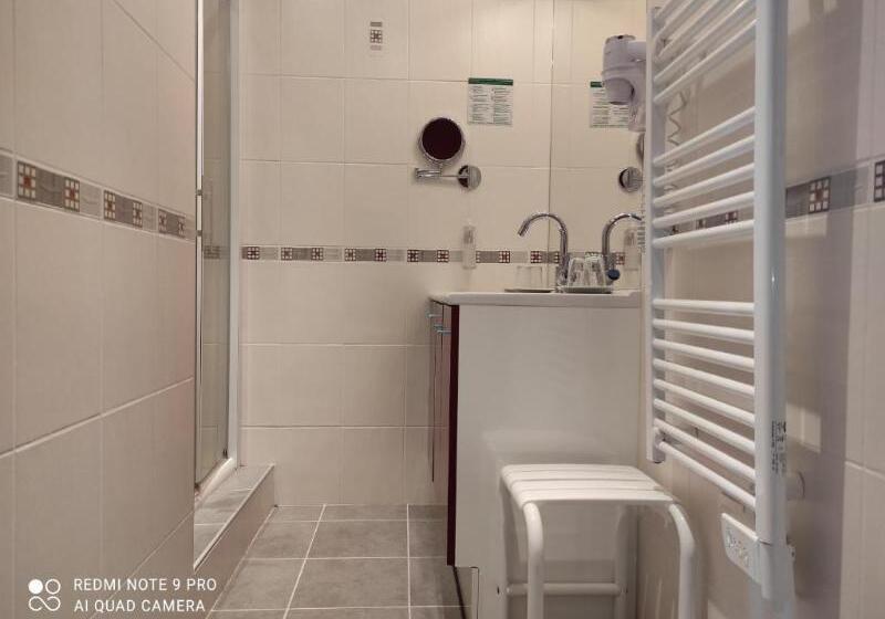 Четырехместный Номер Стандарт, Logis Hôtel De Paris