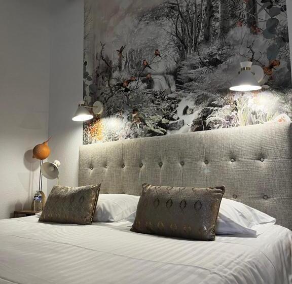 Четырехместный Номер Стандарт, The Originals Boutique, Hôtel Le George, Loches