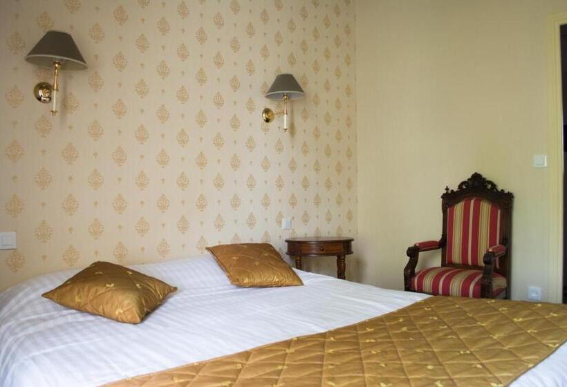 Четырехместный Номер Стандарт, The Originals Boutique, Hôtel Le George, Loches