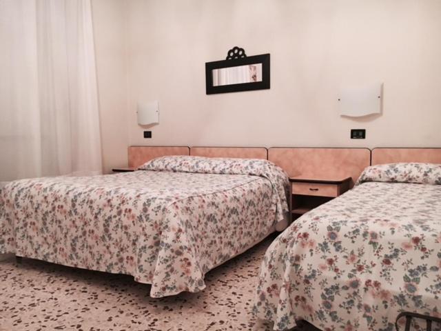스탠다드 트리플 발코니 룸, Albergo Sangrilà