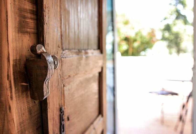 家庭间, L Auberge Camarguaise