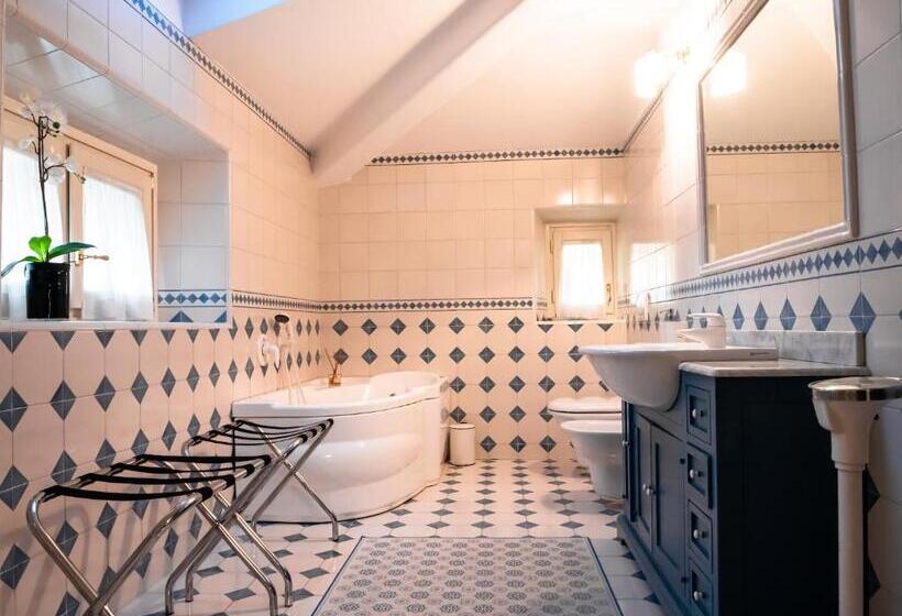 Номер Deluxe с Гидромассажем, L Americano Luxury Rooms