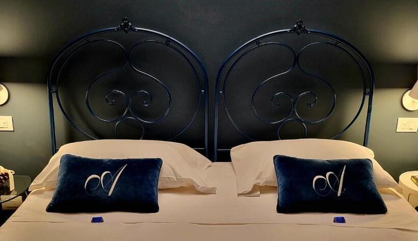 Номер Deluxe с Гидромассажем, L Americano Luxury Rooms