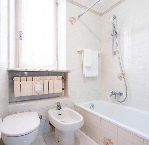 Номер Стандарт Совместная Ванная, Casa Mafalda   Rooms, Friends And More Affittacamere   Guest House