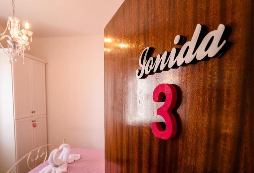 Номер Стандарт Совместная Ванная, Casa Mafalda   Rooms, Friends And More Affittacamere   Guest House