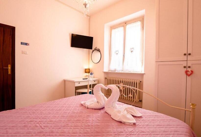 Номер Стандарт Совместная Ванная, Casa Mafalda   Rooms, Friends And More Affittacamere   Guest House