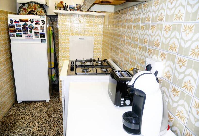 Трехместный Номер Стандарт Совместная Ванная, Casa Mafalda   Rooms, Friends And More Affittacamere   Guest House