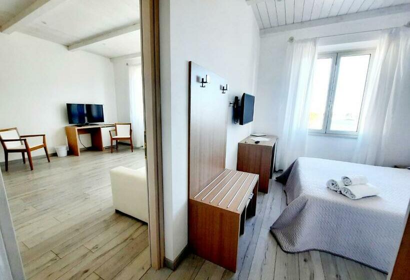 سوییت با چشم‌انداز دریا, La Promenade Rooms & Suites