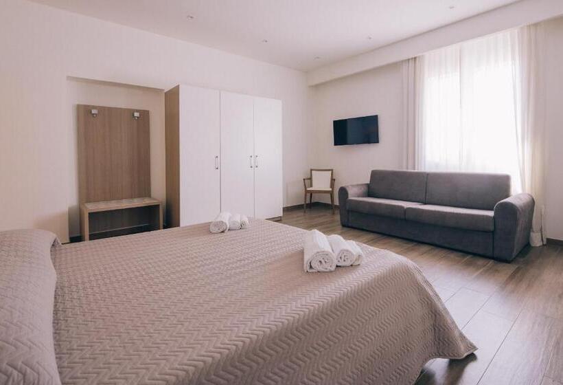 اتاق لوکس چهار تخته, La Promenade Rooms & Suites