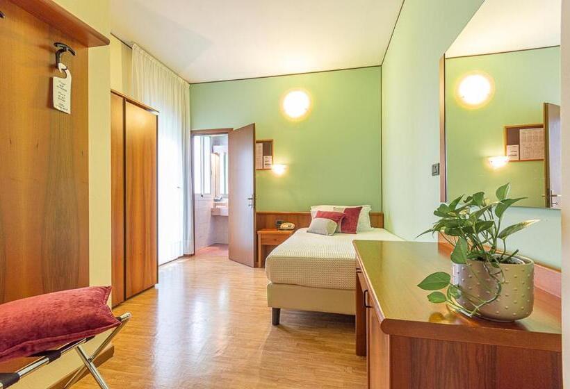 اتاق استاندارد یک نفره, Terme Paradiso