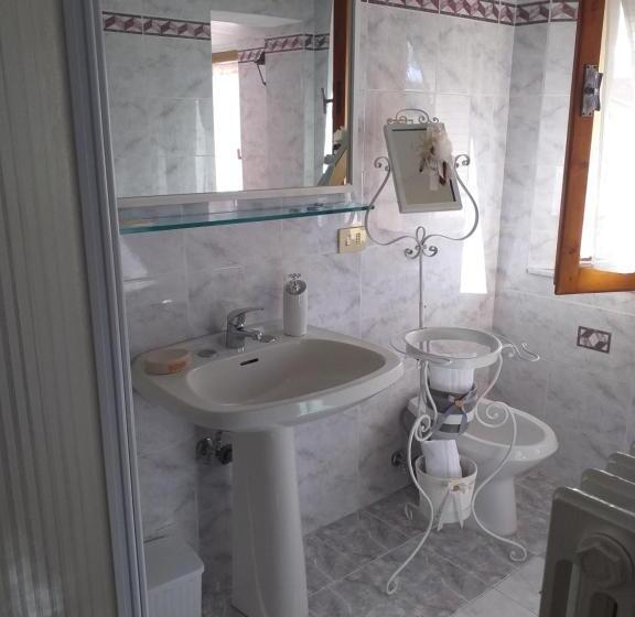 Classic room with balcony, Guest House Edera