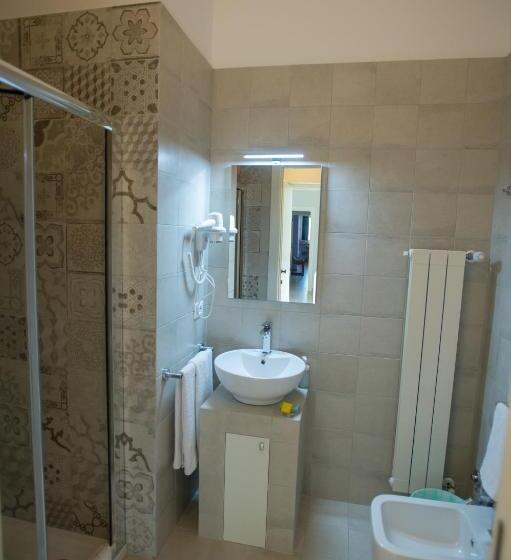 Четырехместный Номер Стандарт с Балконом, Luci Del Salento Guest House