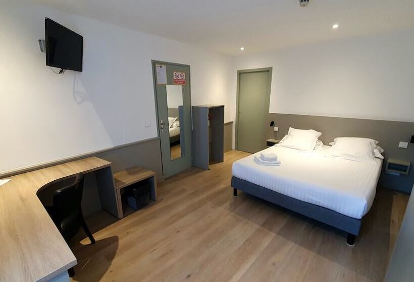 חדר סטנדרט לשלושה, Logis Hôtel Du Fer à Cheval