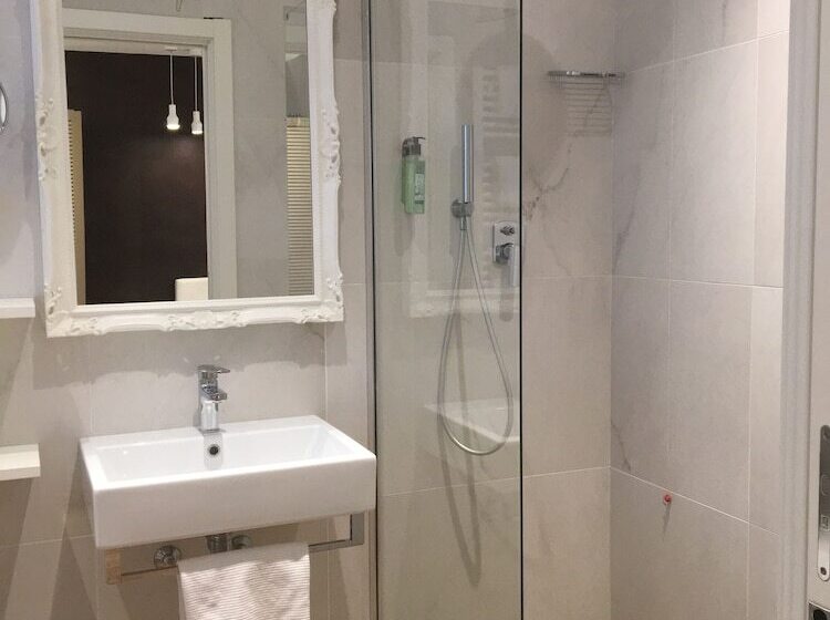 Трехместный Номер Комфорт, Select Suites & Spa   Apartments