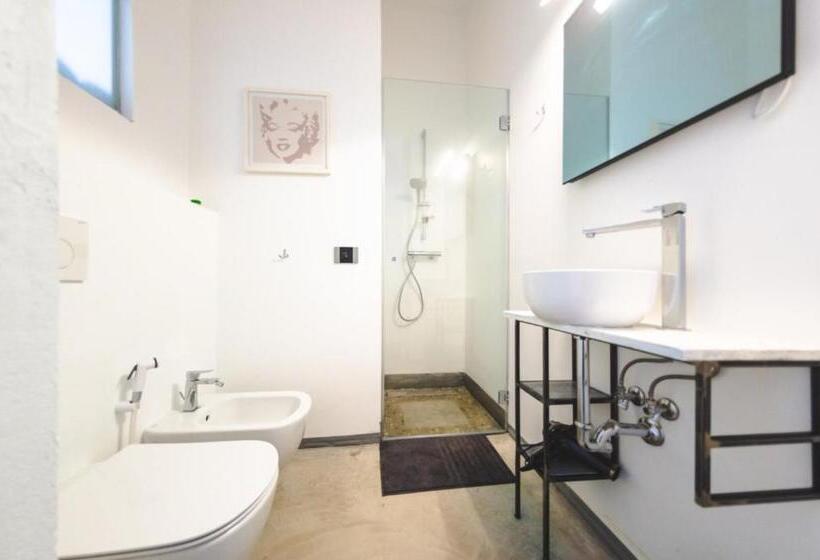 اتاق لوکس با تخت بزرگ, A Casa B&b