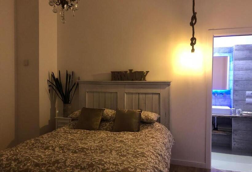Номер Deluxe, Edera E Camelie