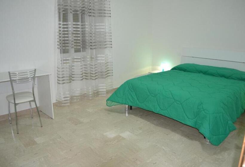 غرفة قياسية, Camere I Monelli