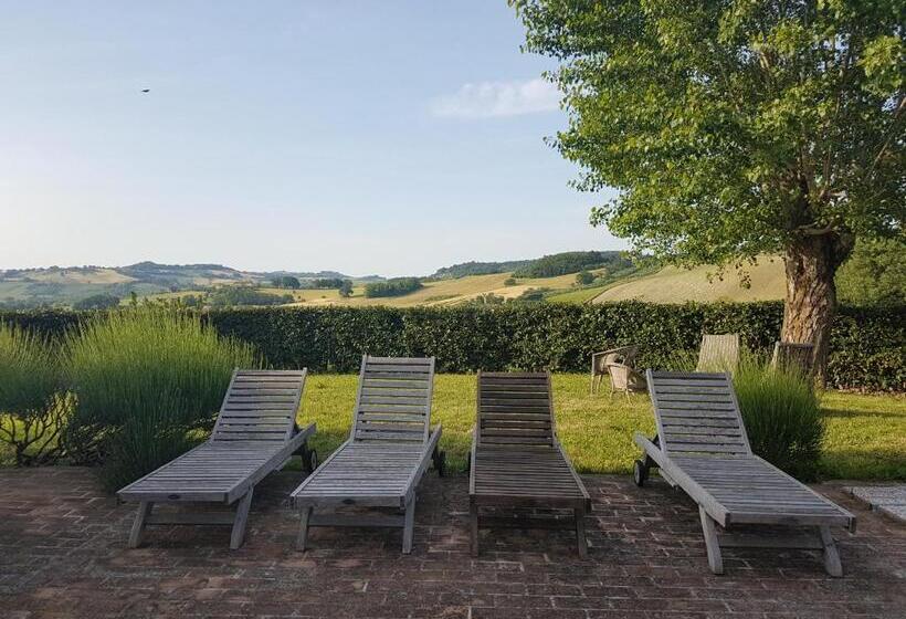 سوییت با چشم‌انداز کوه, Country House Il Sassòne