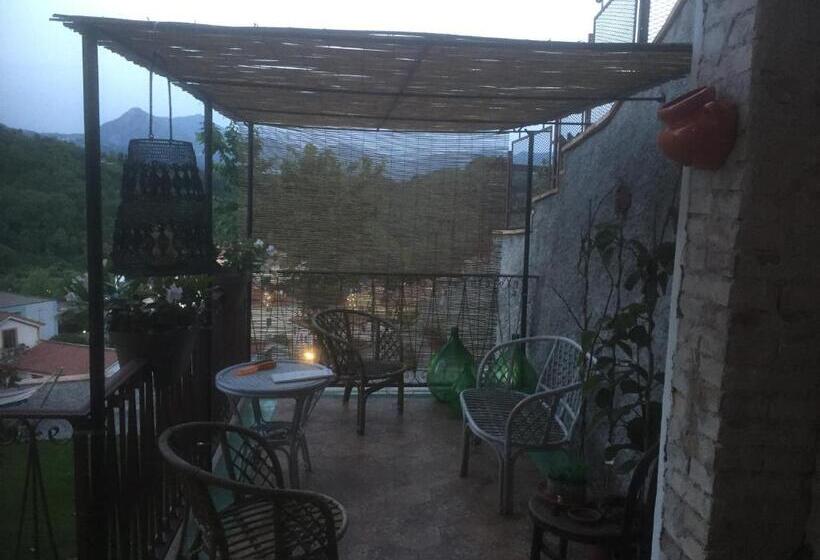 اتاق استاندارد سه تخته با بالکن, Villa Alemi
