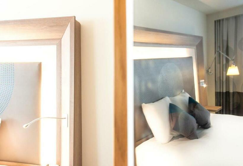 行政三人间, Novotel Mechelen Centrum