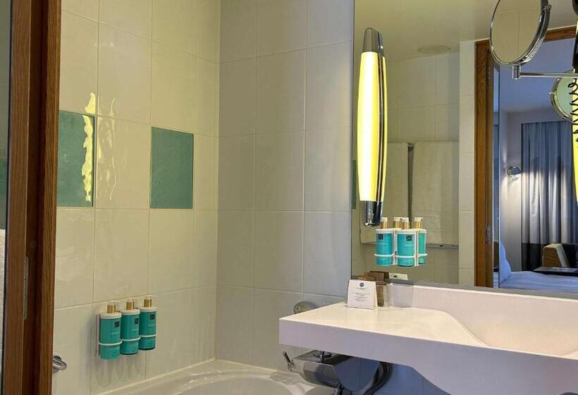 行政三人间, Novotel Mechelen Centrum