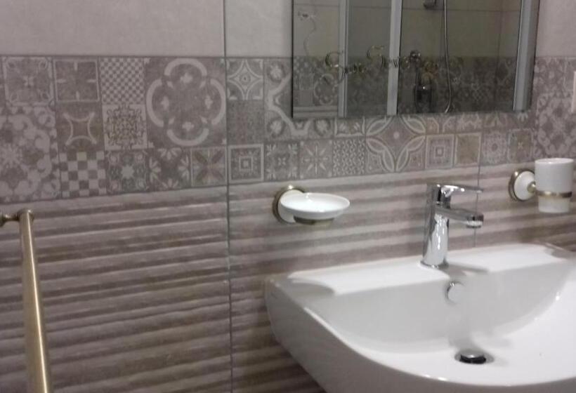 اتاق استاندارد, A Casa Di Nené