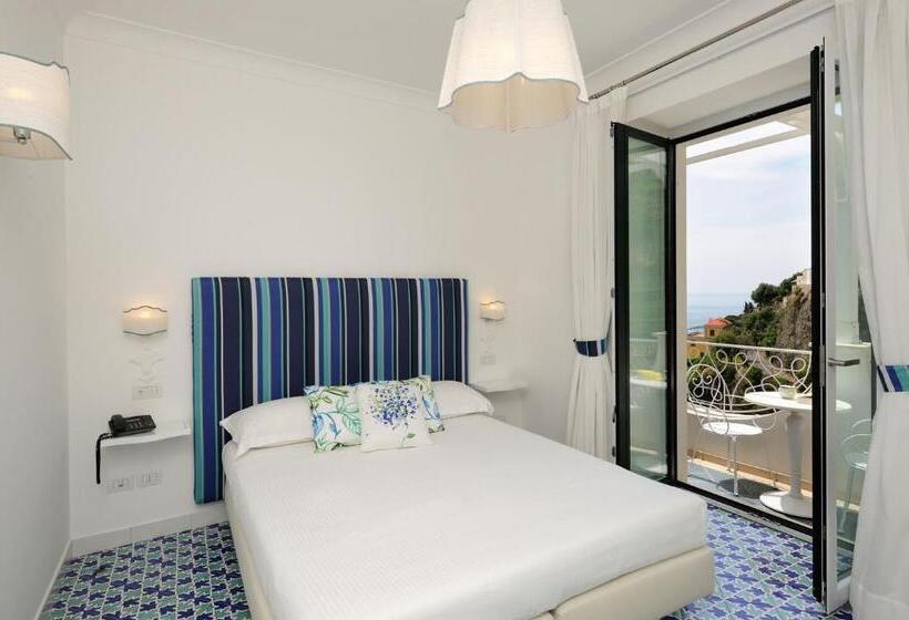 اتاق سوپریور با چشم‌انداز دریا, Villa Guarracino Amalfi