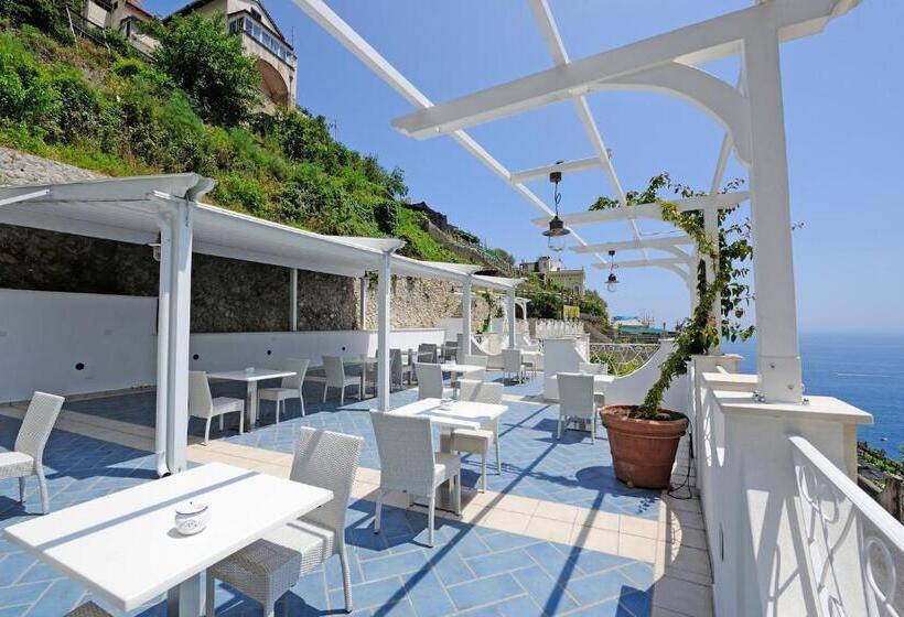سوییت جونیور با چشم‌انداز دریا, Villa Guarracino Amalfi