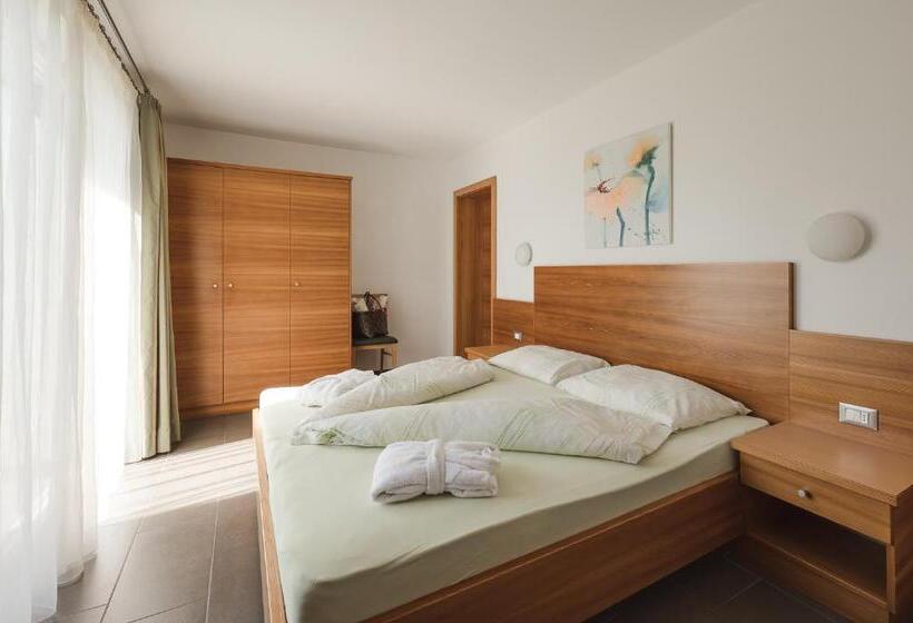 Апартаменты 2 Спальни с Садом, Appartements Schmied Hans