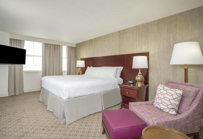 חדר דחוקס עם מיטת קינג, Astor Crowne Plaza  Corner Of Bourbon Street