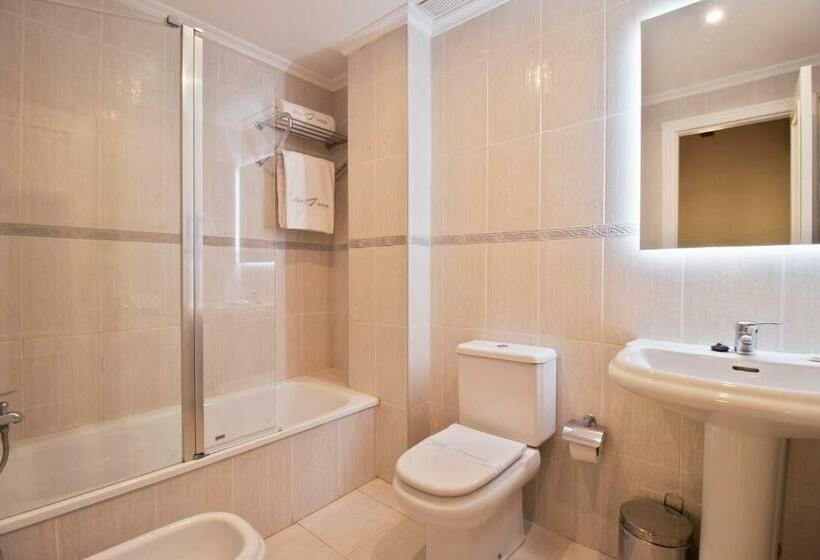 3침실 듀플렉스 아파트, Abba Comillas Apartments