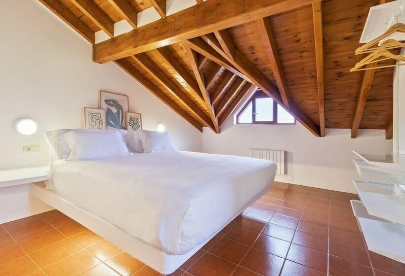 3침실 듀플렉스 아파트, Abba Comillas Apartments