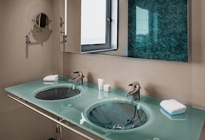 Люкс, Leonardo Royal Hotel Barcelona Forum