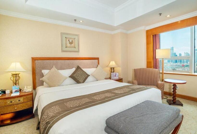 스위트 킹사이즈 침대, Crowne Plaza Qingdao, An Ihg