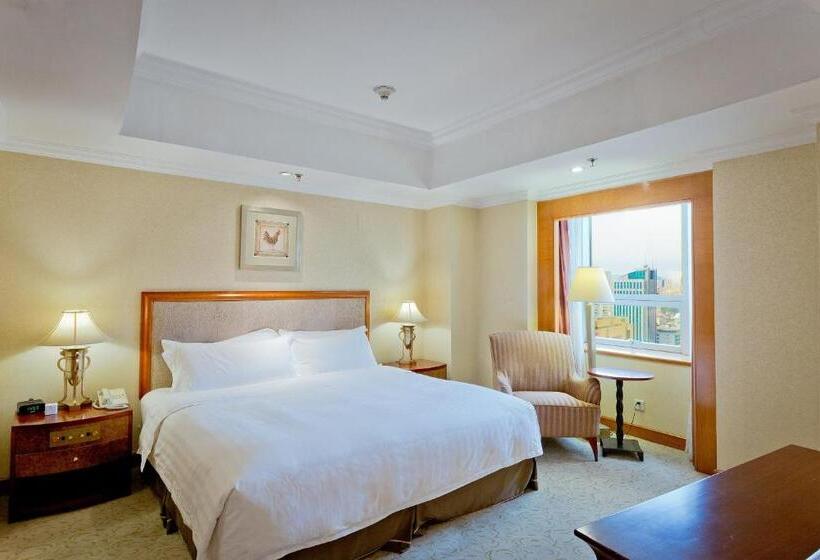 스위트 킹사이즈 침대, Crowne Plaza Qingdao, An Ihg