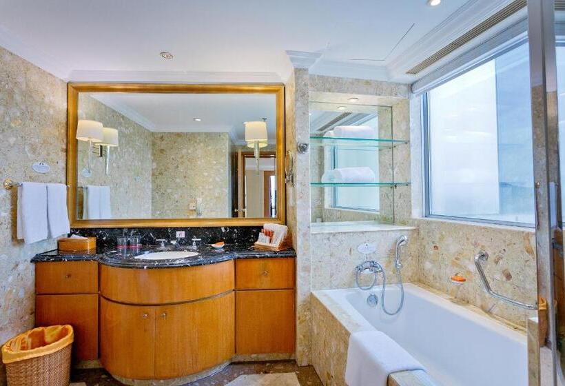 이그제큐티브 스위트 킹침대, Crowne Plaza Qingdao, An Ihg