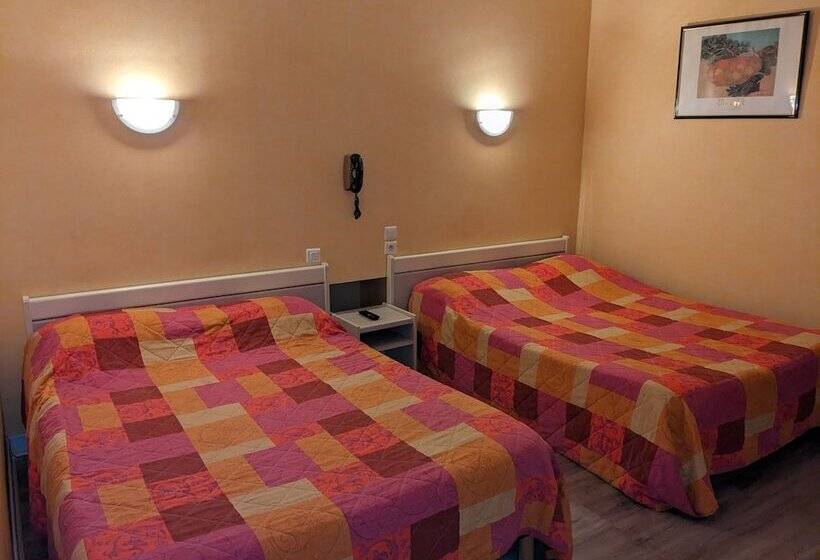 Четырехместный Номер Стандарт, Hôtel Des Voyageurs