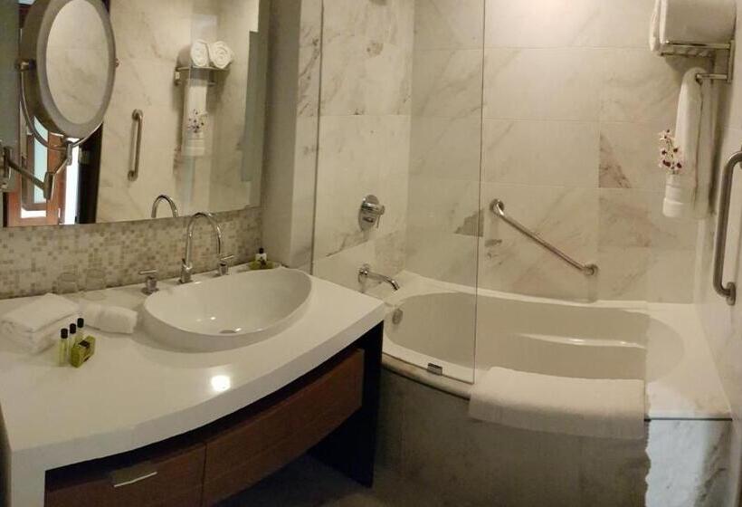 اتاق کلاب, Real Intercontinental Metrocentro Managua, An Ihg