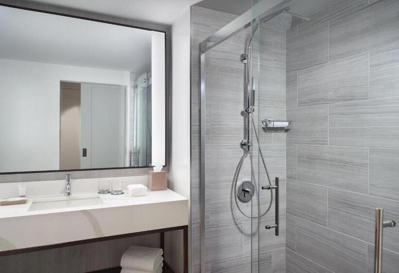 Номер Deluxe Кровать Кинг, The Westin Charlotte
