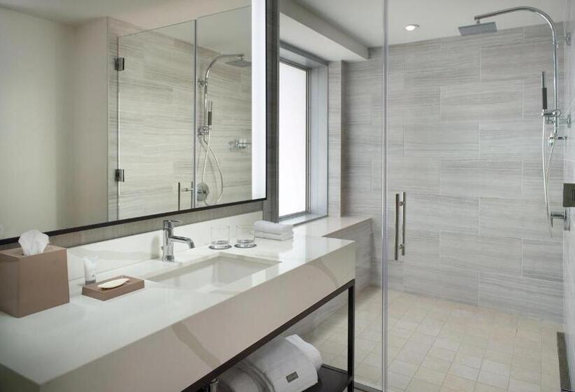 Люкс Executive Кровать Кинг, The Westin Charlotte