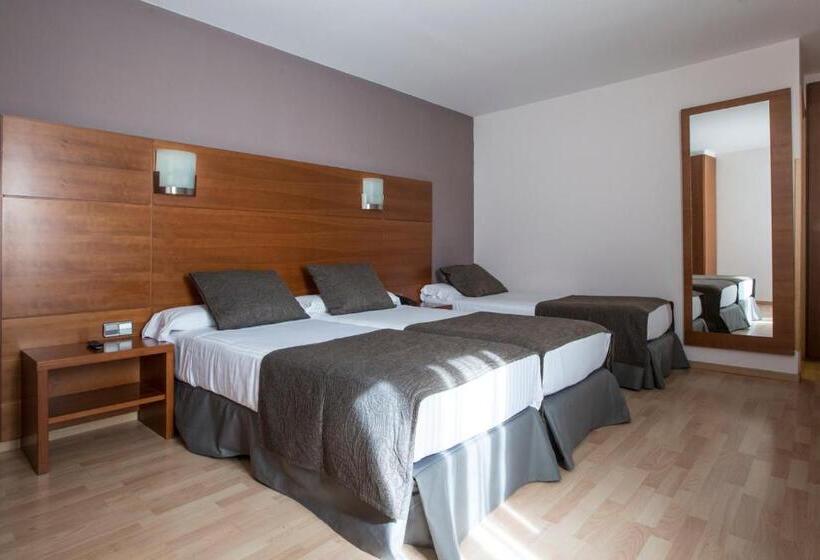 Habitación Triple Estándar, Via Augusta
