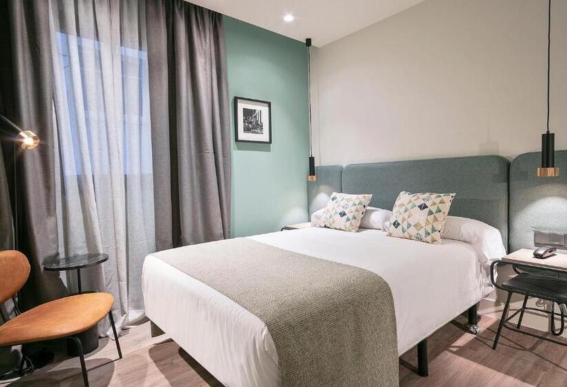 Habitación Superior, Via Augusta